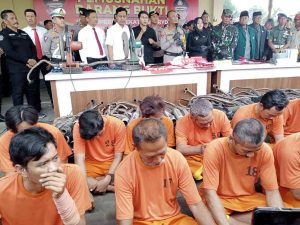 Polres Mojokerto Musnahkan Barang Bukti Hasil Operasi Pekat Semeru 2024. Ada Narkoba, Miras, Knalpot Brong Dan Clurit