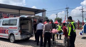 Polres Mojokerto Kota Beri Pertolongan Pemudik Pingsan Dalam Bus.