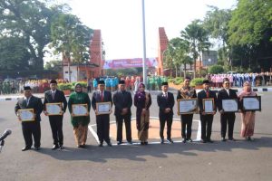 Upacara Peringatan Hari Ibu, Peserta Pakai Baju Kebaya.