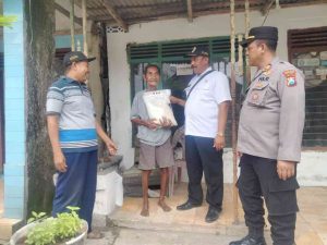 Bulan Rojab, Kades Afan Bantu Warga Sepasang Ayam Jawa Dan Beras.