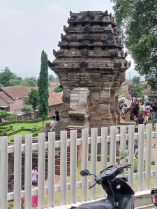 Perayaan Ruwah Dusun, Puluhan Ancak Diarak Ke Candi Jedong.