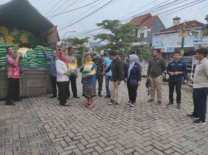 Upaya Stabilisasi Harga, Satgas Pangan Polres Magetan bersama Bulog Gelar Operasi Pasar