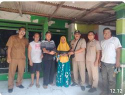 Sejak Dilantik Kades Lebaksono Hingga Sekarang Abah Afan Rutin Bantu Warganya Sepasang Ayam Jawa,