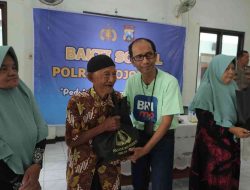 Peduli Sesama, BRI Cabang Mojokerto Bersama Polres Mojokerto Gelar Bhaksos di Panti Wreda.