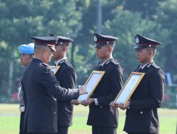 Hari Kesaktian Pancasila, Kapolda Jatim Beri Penghargaan kepada 300 Anggota Polri dan PNPP Berprestasi,