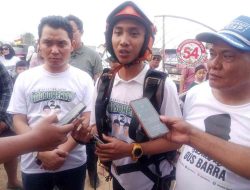 Heboh…Senam Mubarok, Lapangan Desa Lebaksono, Diwarnai Aksi Piawai Atlet Olah Raga Paramotor. 