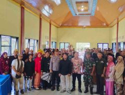 Menarik, Prosesi Pelantikan 96 Orang PTPS Se – Kecamatan Kutorejo, Pakai Baju Adat Daerah.