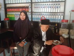 Kampanye Cara Unik, Kiai Asep Blusukan Ke Pasar Kedungmaling Borong Dagangan Dan Bagikan Gratis. 