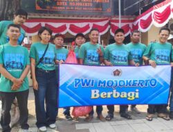 PWI Mojokerto Tebar Kebaikan, Jumat Berkah Dimeriahkan dengan Seragam Hijau.