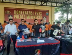 14 Pelaku Kriminal Jalanan Dibekuk, Polres Mojokerto Sita Emas, Motor dan Senjata Tajam