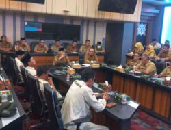 Gus Barra Tegaskan Camat Harus Aktif Awasi Bantuan Dana di Desa, Siap Ganti Camat Bila Merasa Tak Mampu
