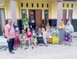 Kades Lebaksono Bagikan Susu untuk Lansia, Dorong Pola Hidup Sehat di Usia Senja