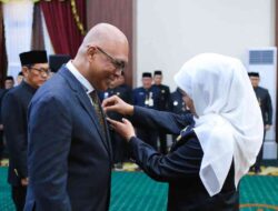 Ketua Umum PWI Pusat Akhmad Munir Dianugerahi Lencana Kehormatan “Jer Basuki Mawa Beya”