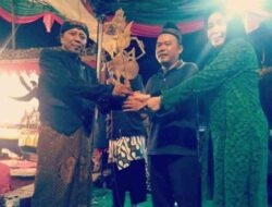 Tasyakuran Keluarga, Kepala Desa Pungging, Paiman Datangkan Hiburan Wayang Kulit Lakon “Wahyu Trimanggono”