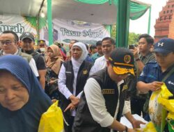 Gubernur Khofifah dan Bupati Al Barra Hadiri Pasar Murah Beras SPHP di Mojokerto