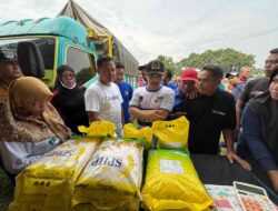 Bulog Mojokerto Tebar 5 Ton Beras Murah, Warga Antusias Serbu Lapangan Pohkecik Mojokerto