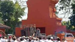 Ratusan Kades dan Perangkat Desa Unjuk Rasa ke Kantor Bupati Mojokerto, Tuntut Nominal ADD Dikembalikan