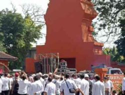 Ratusan Kades dan Perangkat Desa Unjuk Rasa ke Kantor Bupati Mojokerto, Tuntut Nominal ADD Dikembalikan