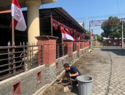Sambut HUT ke-81 RI, PWI Mojokerto Raya Bersihkan Sekretariat dan Semarakkan Nuansa Kemerdekaan