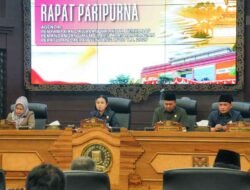 Jawab Pandangan Fraksi, Ning Ita Tegaskan APBD 2027 Harus Berpihak pada Kesejahteraan Warga