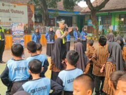 Operasi Patuh Semeru 2026, Satlantas Polres Mojokerto Edukasi Pengemudi Truk hingga Pelajar